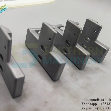 UIC 52561801 HOLDER CUTTER ( FEEDER RL8 ) / Universal Instruments AI Spare Parts.