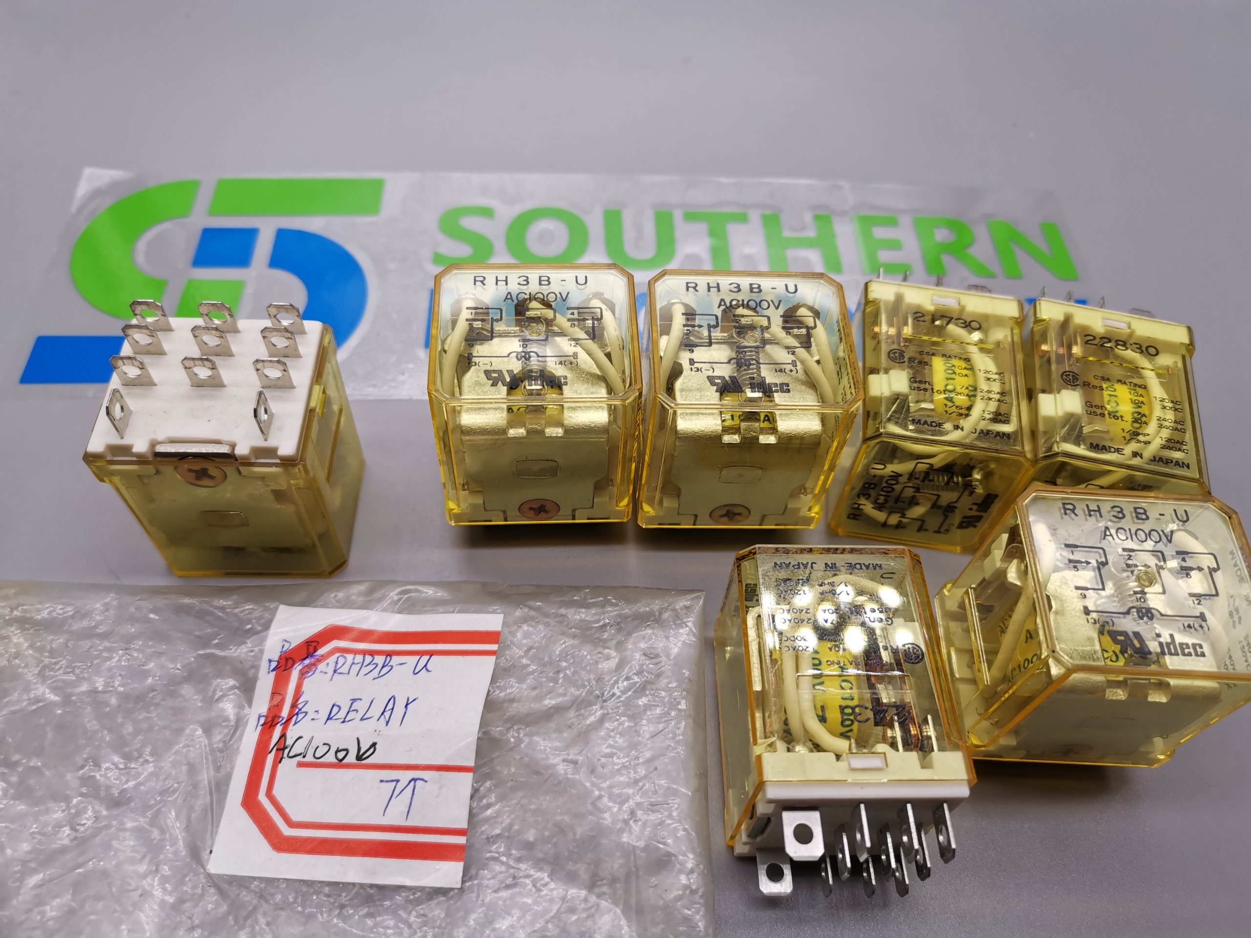 RH3B-U Relay -AC100V